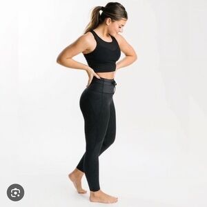 Zyia‎ black/gold shimmer leggings size L